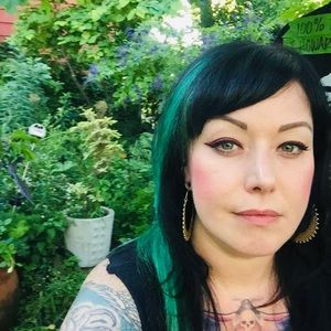Meet your Posher, Monica